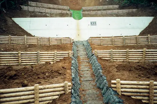 堰堤（治山-1）